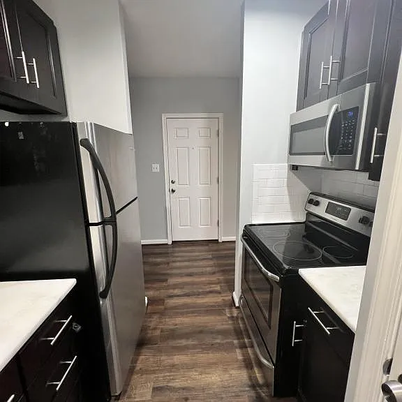 441 Mellon St SE — Photo 2