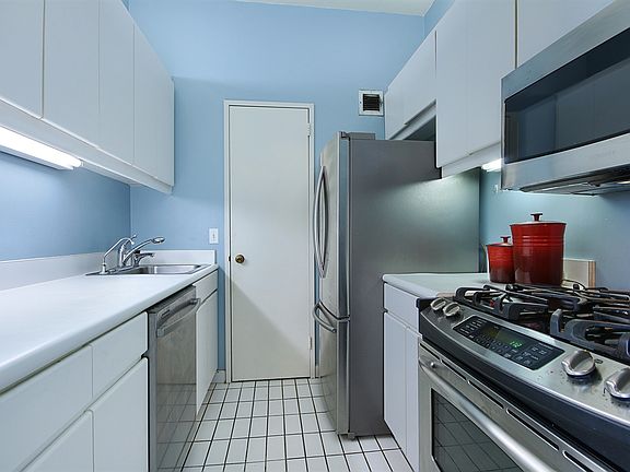3rd image of 225 W 83rd St APT 20A