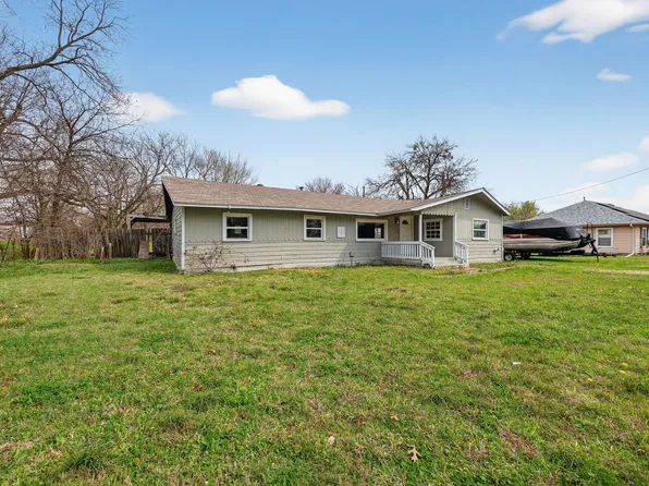 130 Center St, Nevada, TX 75173