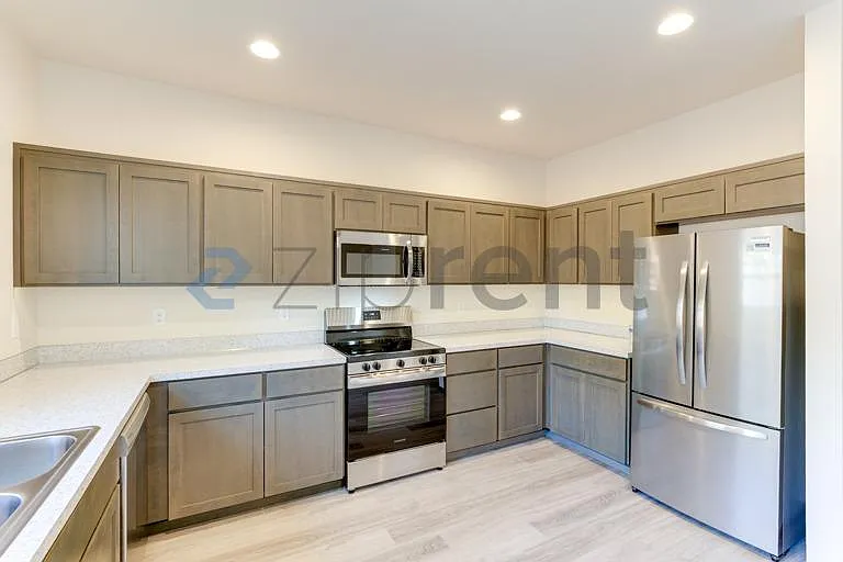 3655 Pine Rd NE — Photo 10