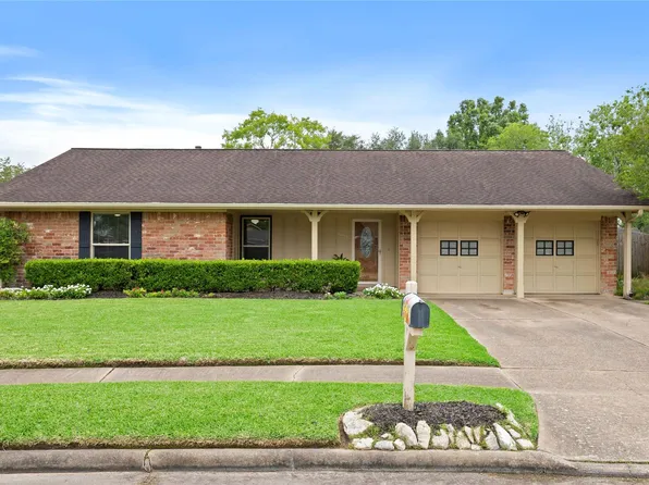 1922 Crooked Creek Ln, Pearland, TX 77581