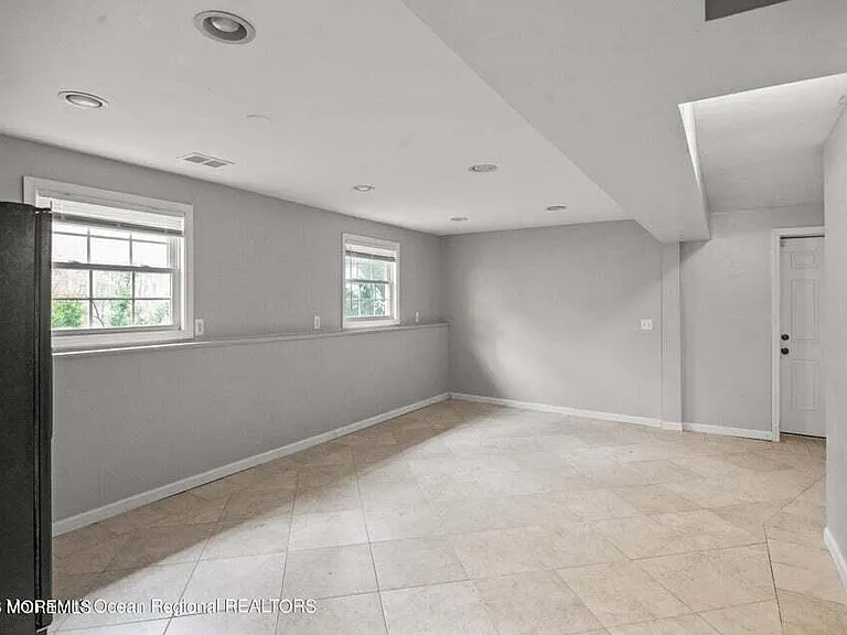 46 Walter Dr — Photo 18