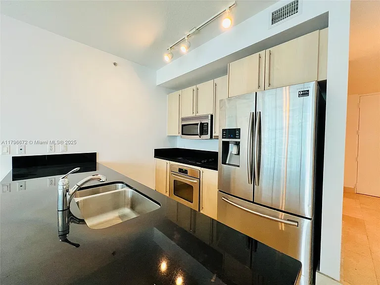 1111 SW 1st Ave #1216 — Photo 5