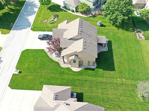 4th image of 2724 SW Monarch Dr