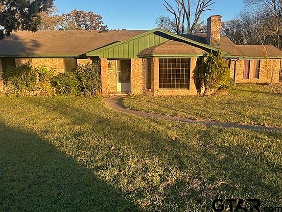 4th image of 2332 Country Club Dr