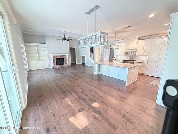 4th image of 4760 Bright Rd