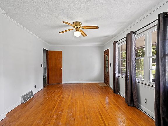 3rd image of 129 Wisewood Cir