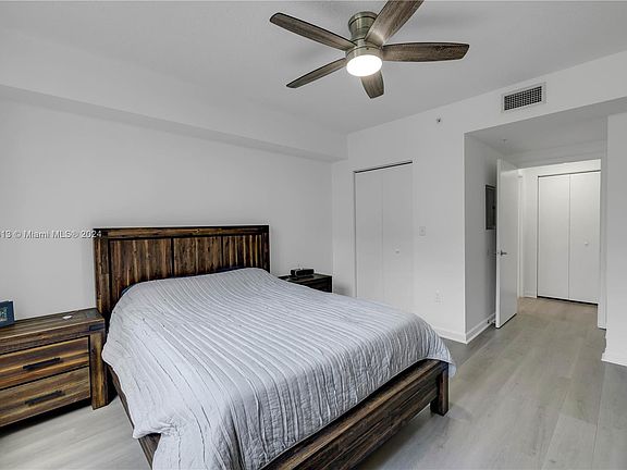 5th image of 18800 NE 29th Ave APT 430
