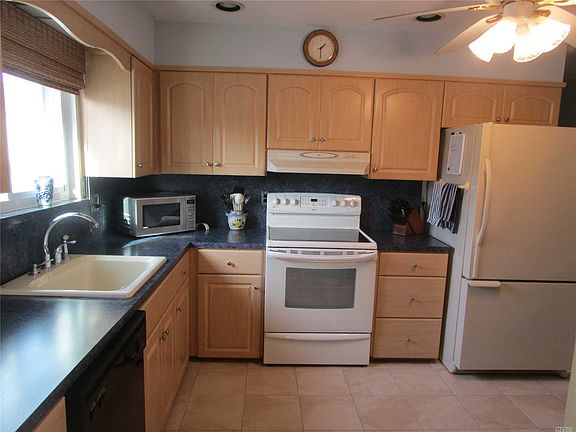 3rd image of 81 Linden St
