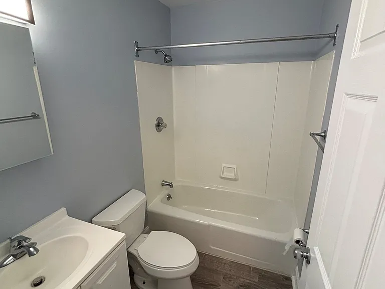 4108 Falls Rd — Photo 9