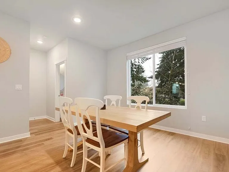 2002 101st Ave SE #6 — Photo 11