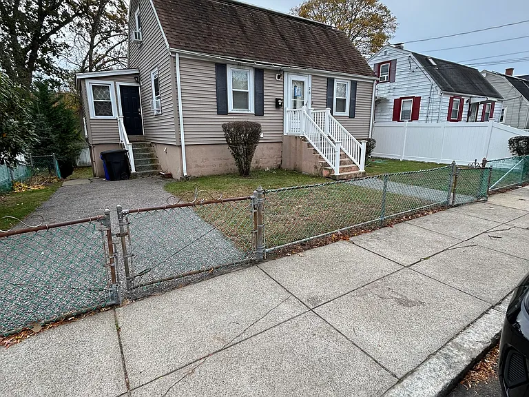 26 Hopewell Rd — Photo 2