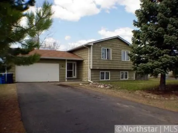7520 Greenfield Ave, Mounds View, MN 55112