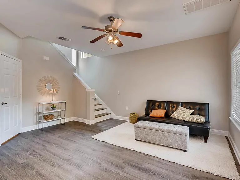 1116 Estes Ave #A — Photo 3