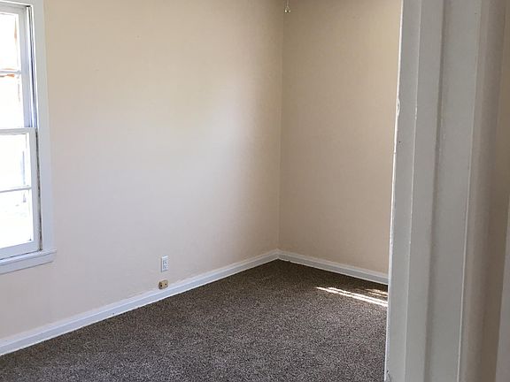 3rd image of 3605 NE 10th Ave
