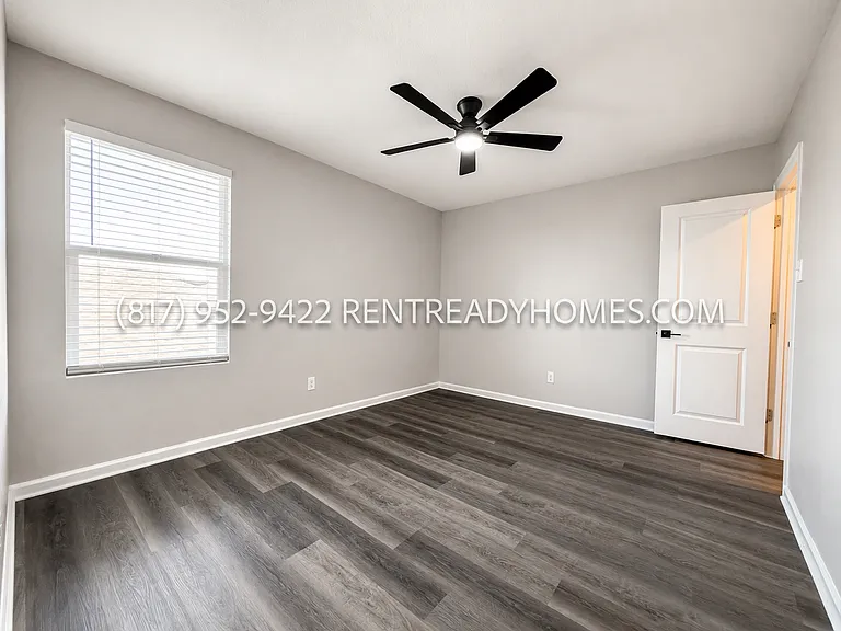 419 Covington Cv — Photo 16