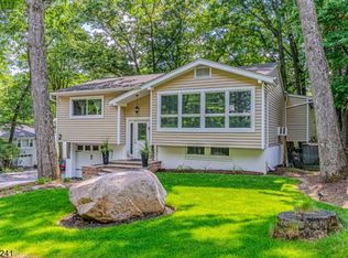 2 Iroquois Ave, Rockaway, NJ 07866