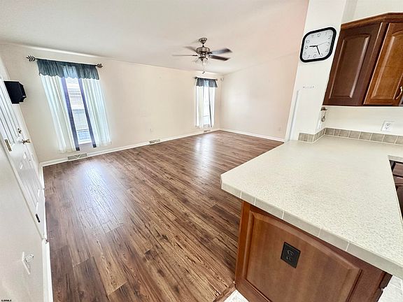 5th image of 11 Fernwood Ln