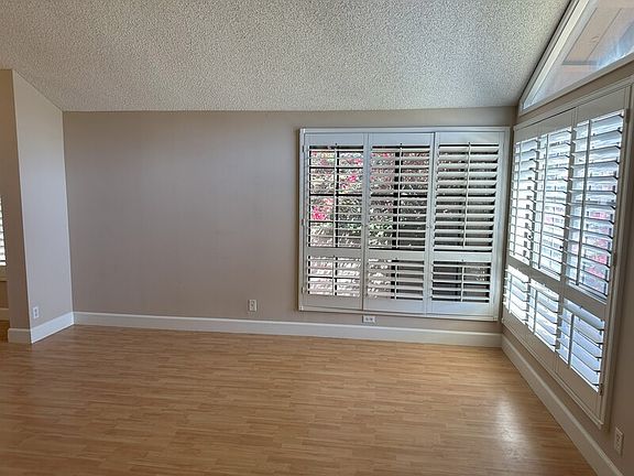3rd image of 3059 Delacodo Ave