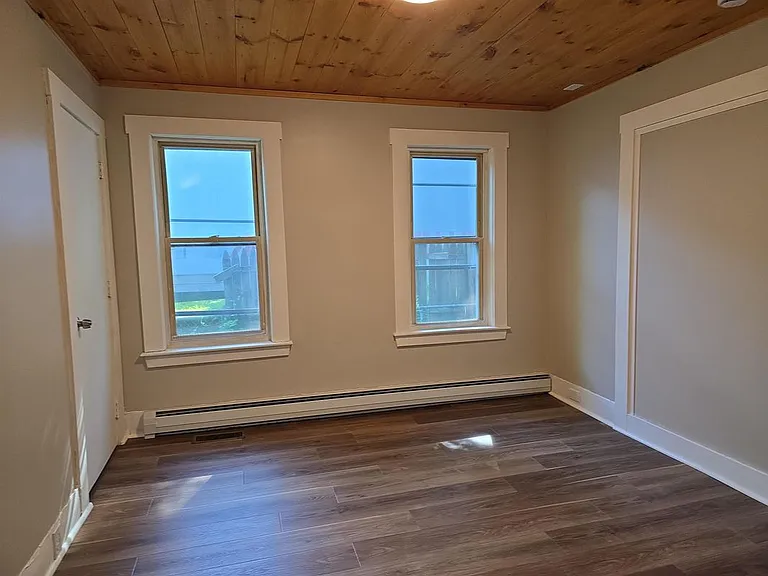 147 Laurel St — Photo 5