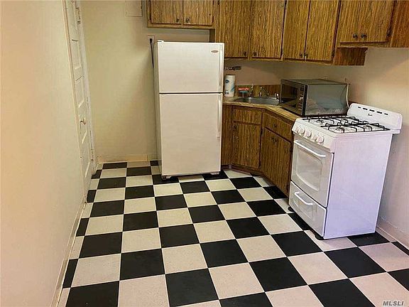 5th image of 97 Audrey Ave APT 201