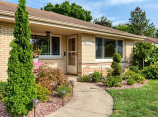 11225 S Westwood Dr, Palos Hills, IL 60465