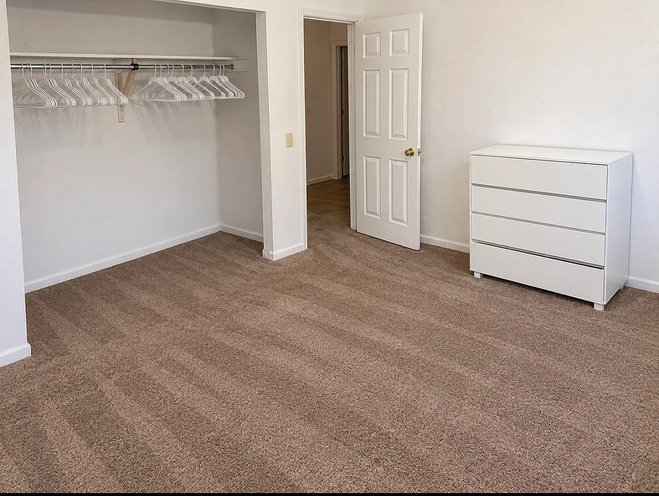 2 bed, 900 sqft, $1,500 — Photo 2