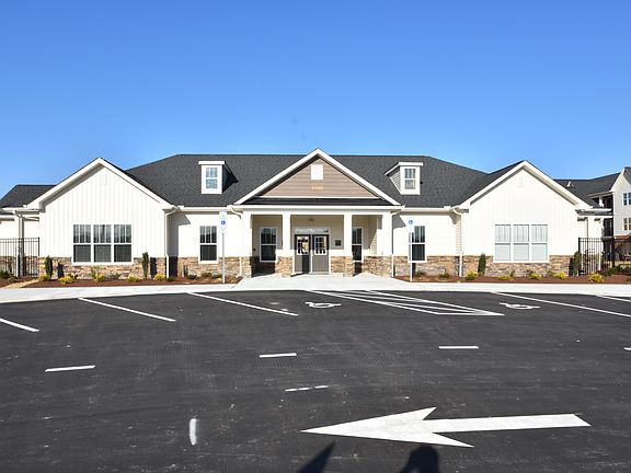 3rd image of 3400 Briarcliff Dr