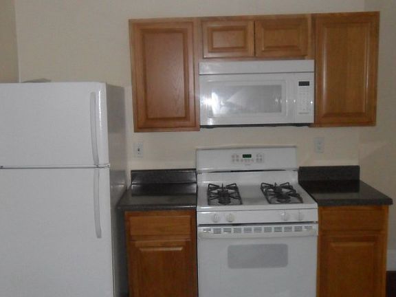 3rd image of 2119 W Spencer St