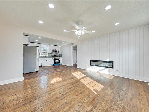 3rd image of 23 Starmont Dr