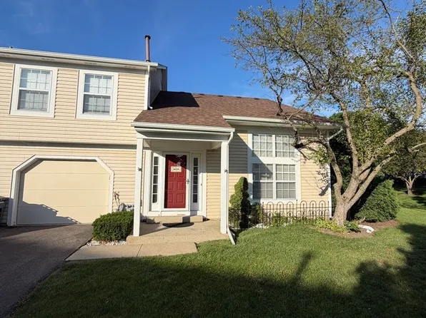 371 Wisteria Dr, Streamwood, IL 60107