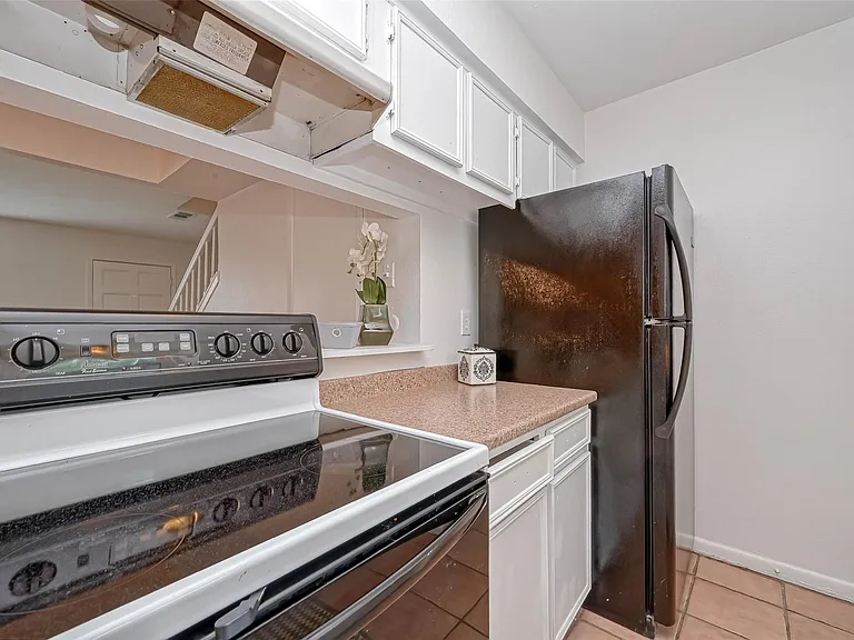 1911 Sherwood Forest St #9 — Photo 13