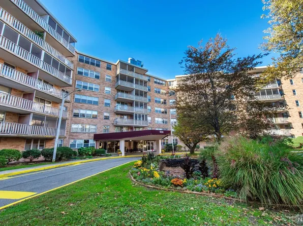 530 Valley Rd APT 2Z, Montclair, NJ 07043