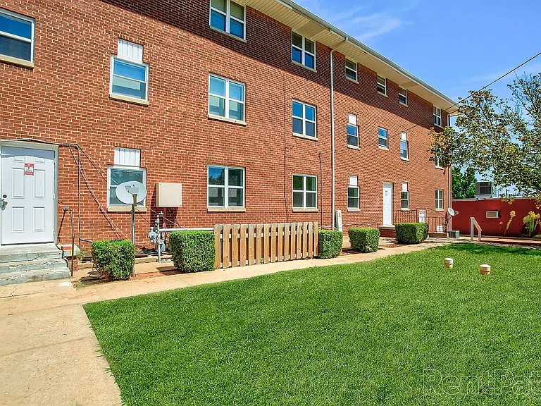 1722 N Lindsay Ave #3 — Photo 10