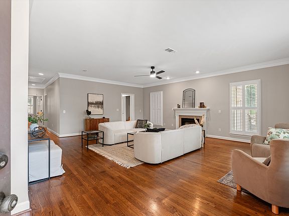 5th image of 108 Colony Ct