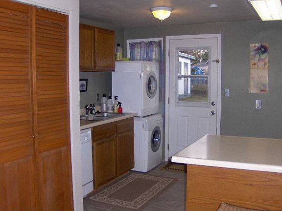 3rd image of 1412 Richardson Dr