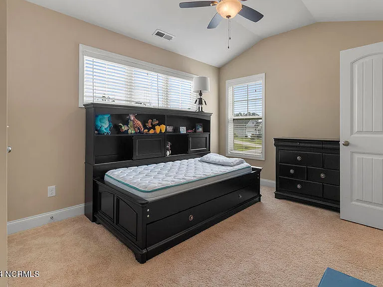 209 Admiral Ct — Photo 17