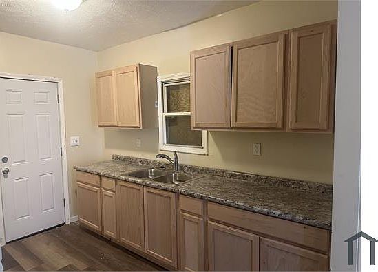 2nd image of 1005 E 130th St