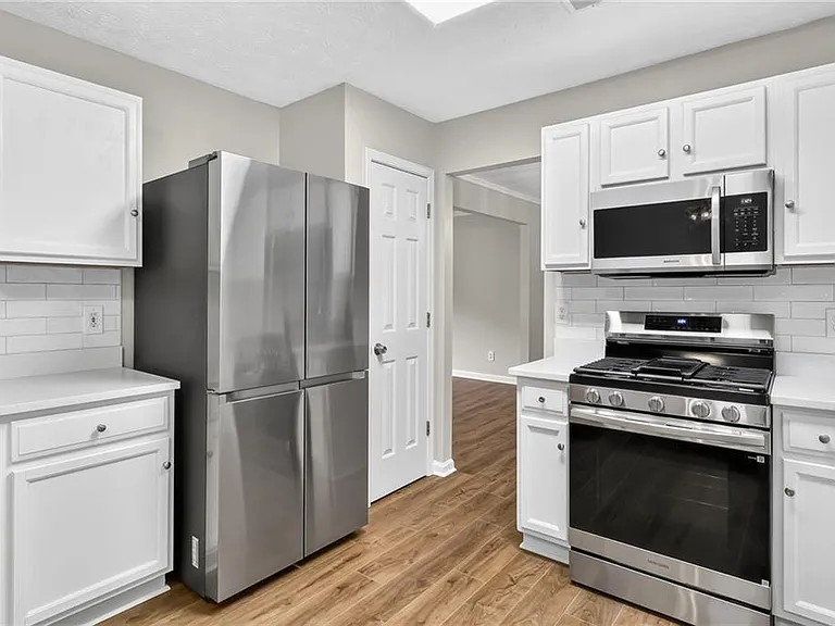 4554 Darrowby Dr — Photo 8