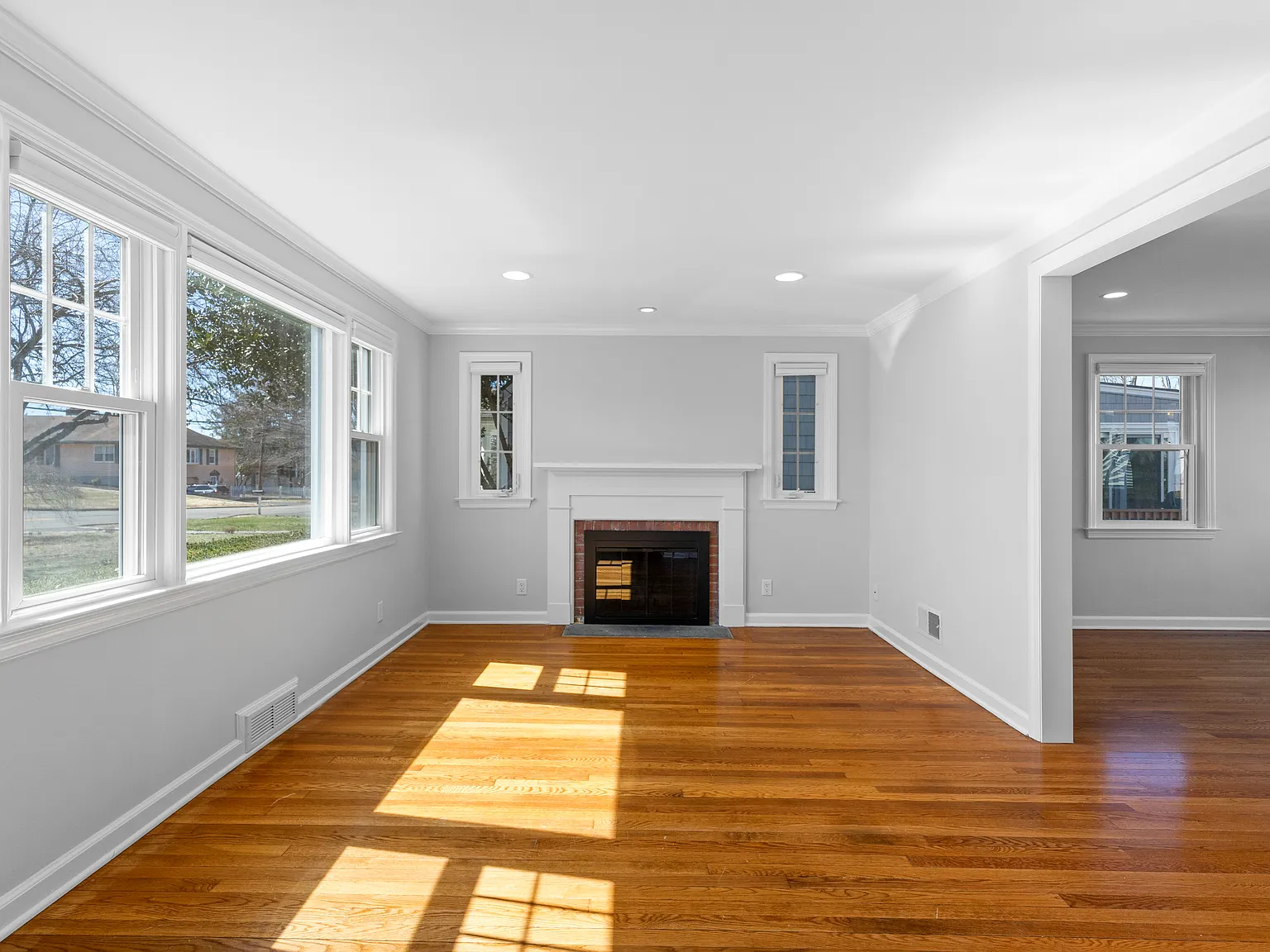 4 bed, 2880 sqft, $6,250 — Photo 3