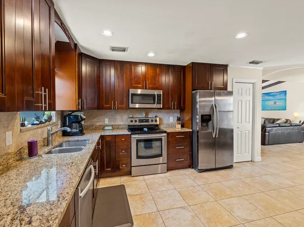 591 Kriss Ln, Jupiter, FL 33458