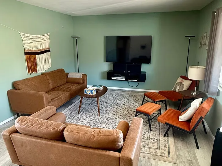 2733 King St #B — Photo 3