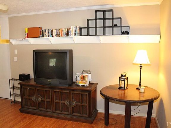 3rd image of 86 Tanglewood Dr