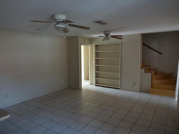 4th image of 6742 Hollygrove Dr