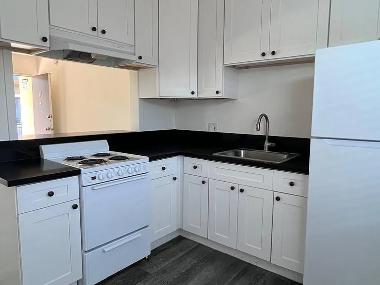 6245 Kester Ave — Photo 17