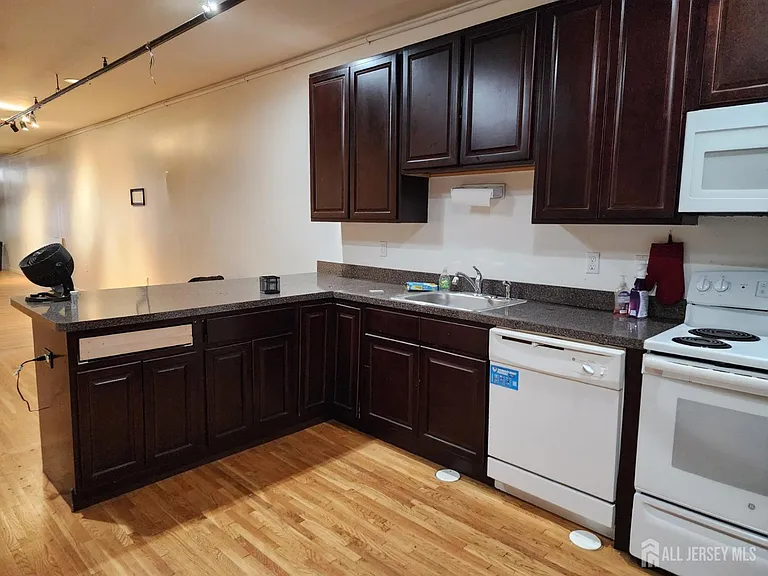 378 George St #201 — Photo 3