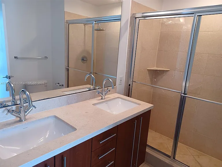 79 SW 12th St #1003 — Photo 16