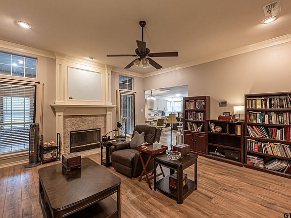 3rd image of 601 Quail Ln
