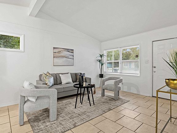 3rd image of 2045 Warwick St