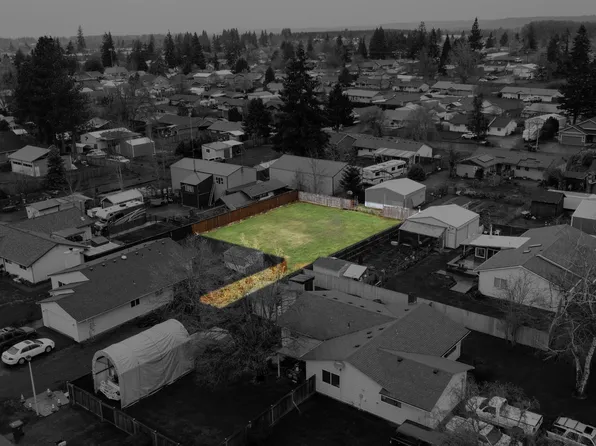 829 E 5th St, Molalla, OR 97038